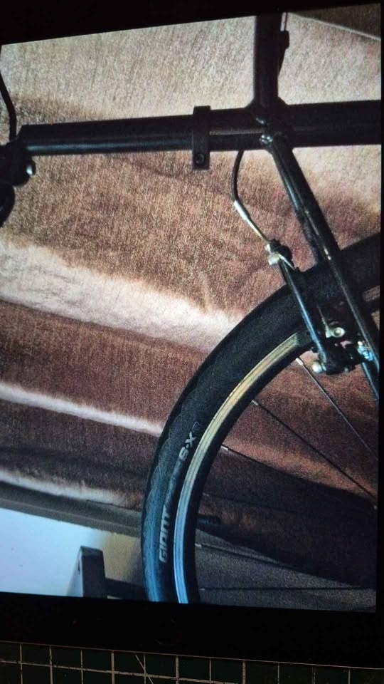 Medium/Large Black Aluminum 21-Speed Bike - Excellent Condition - photo 3