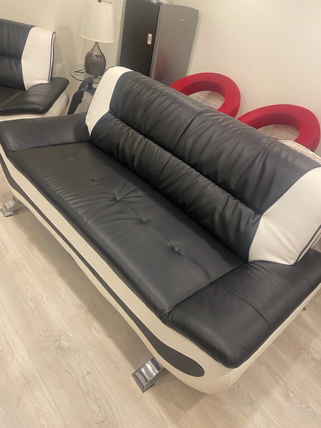 $850 OBO 3pc Leather Sofa Set & Table