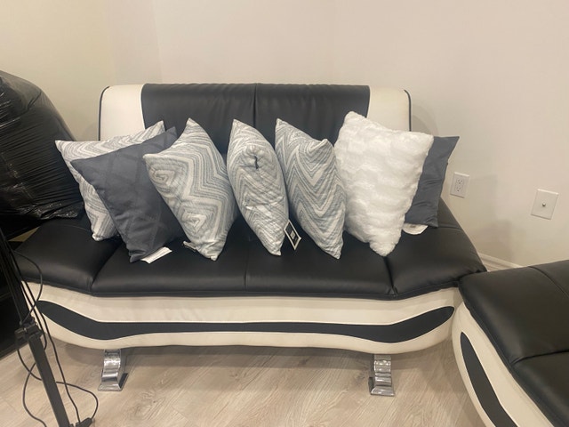 $850 OBO 3pc Leather Sofa Set & Table - photo 3