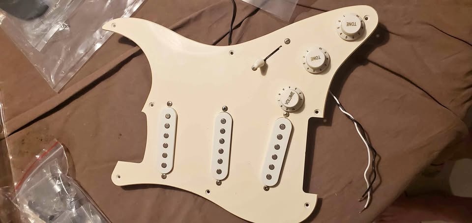 Fender Squire Loaded Pickguard SSS Vintage