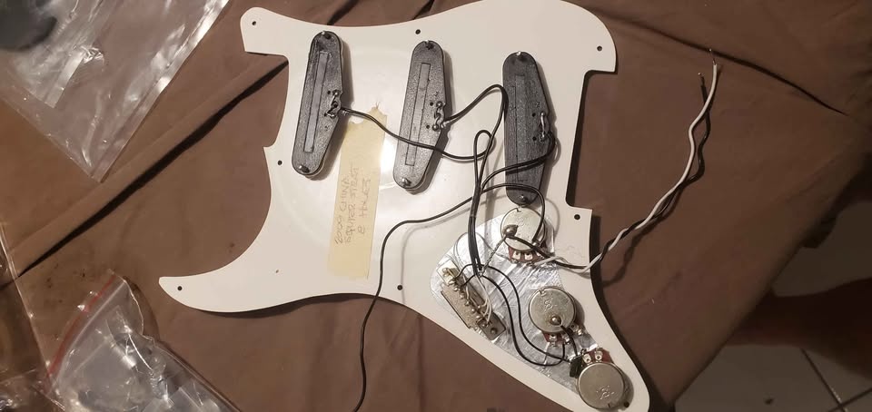 Fender Squire Loaded Pickguard SSS Vintage - photo 2