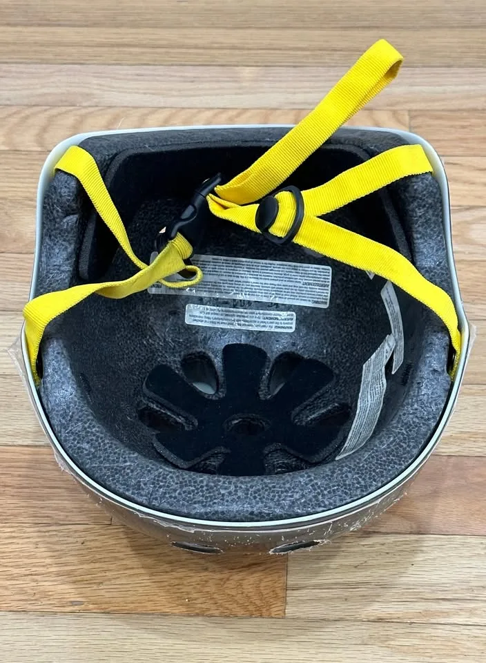 Batman Black & Yellow Kids' Skateboard Helmet 🥕 image indicator(2)