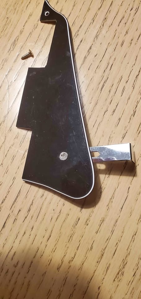 Les Paul / Epiphone Pickguard - Black w/ Hardware