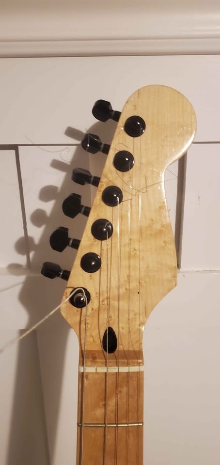 Stratocaster with Floyd Rose and Locking Tuners - photo 3