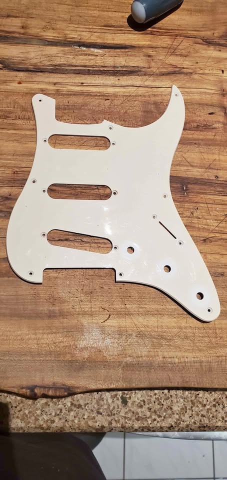 Squire vintage stratocaster SSS 8 hole pick guard