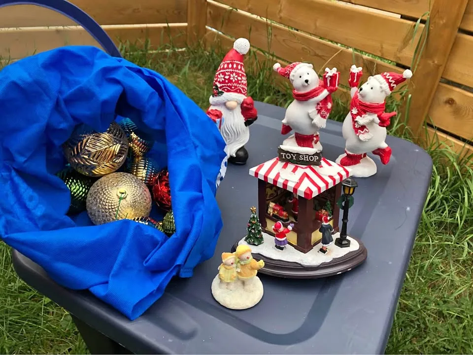 $5 Christmas / Holiday Items thumbnail