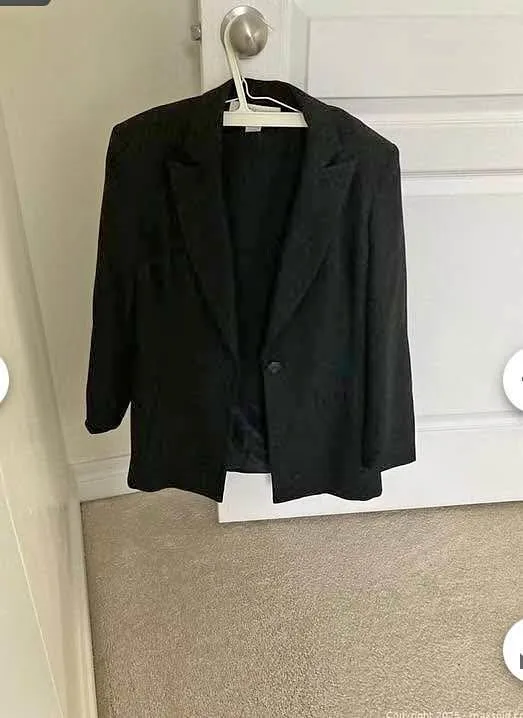 Black Jones New York Suit jacket Size 4 thumbnail