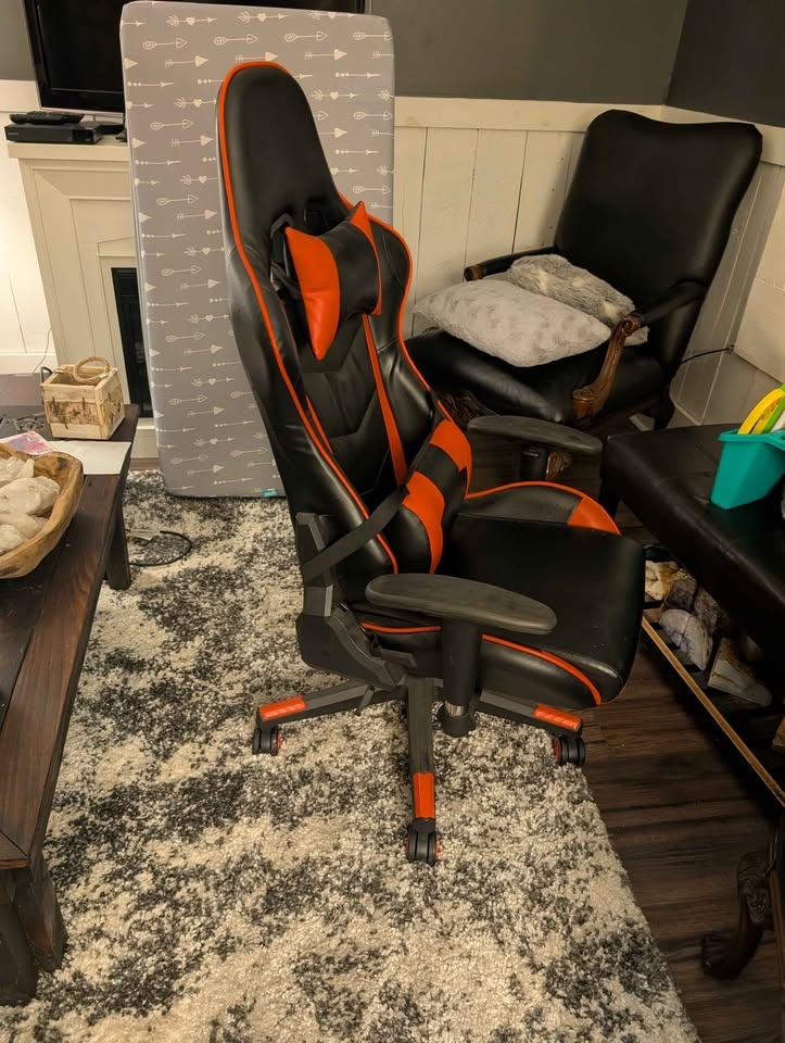 Black & Red Gaming Chair w/ Pillows - photo 2