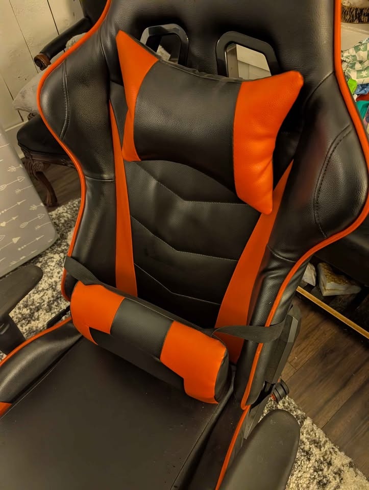 Black & Red Gaming Chair w/ Pillows - photo 4