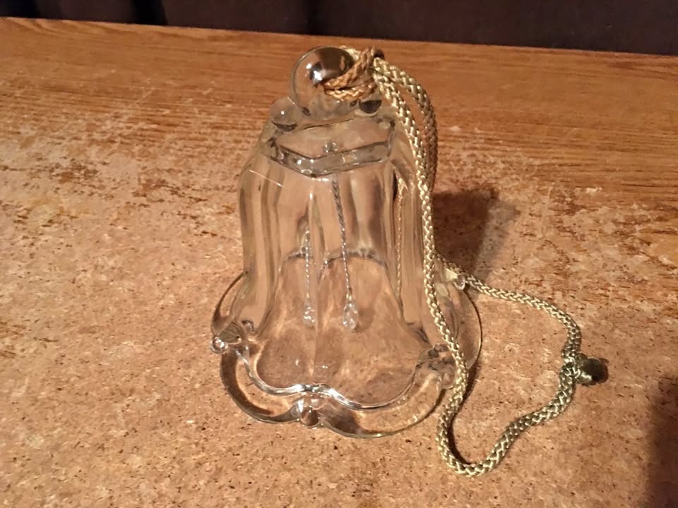 VINTAGE CRYSTAL BELL ON ROPE 4.25"