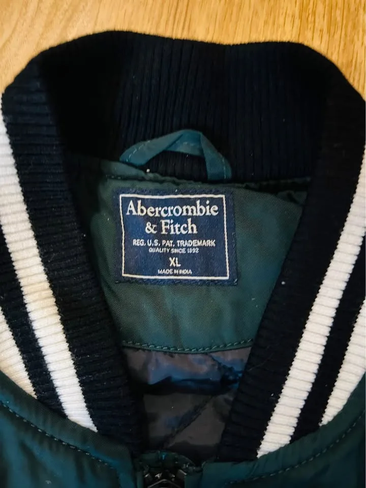 Abercrombie & Fitch Men’s Bomber coat image indicator(2)