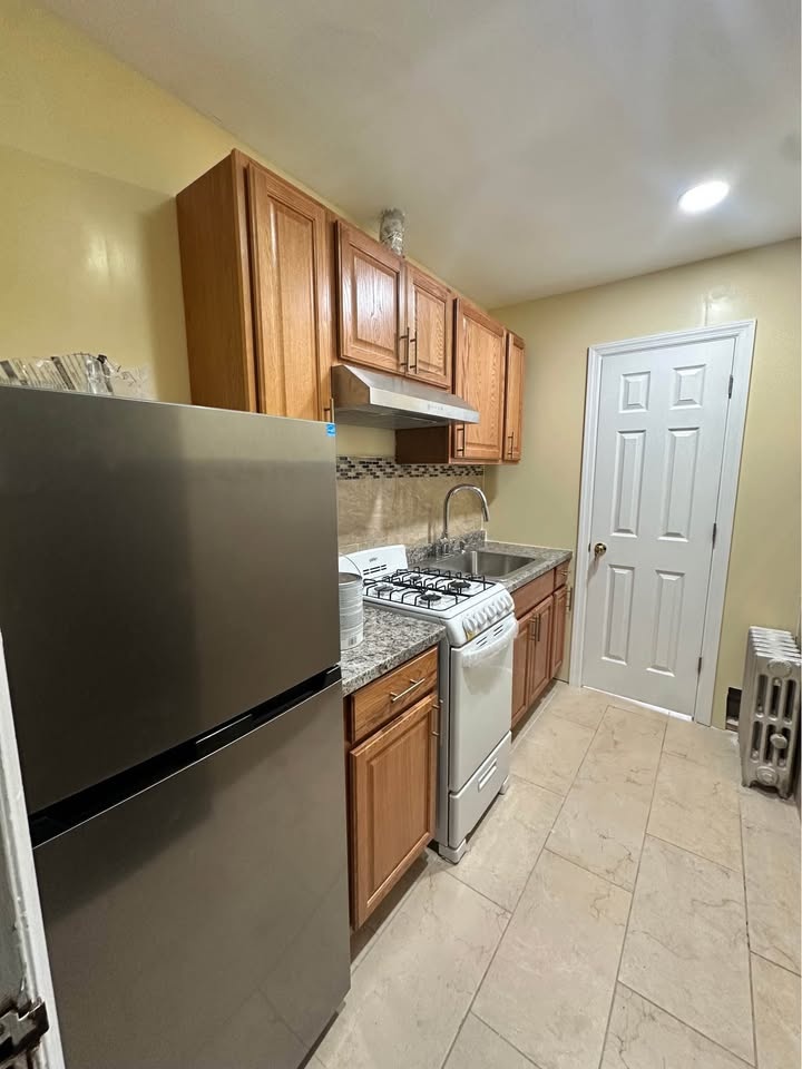 3 Beds 2 Baths Apartment for Rent - photo 2