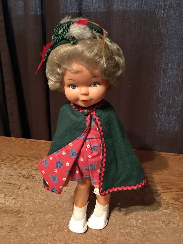Vintage Hummelwerk Goebel Eva Harta Doll 1957