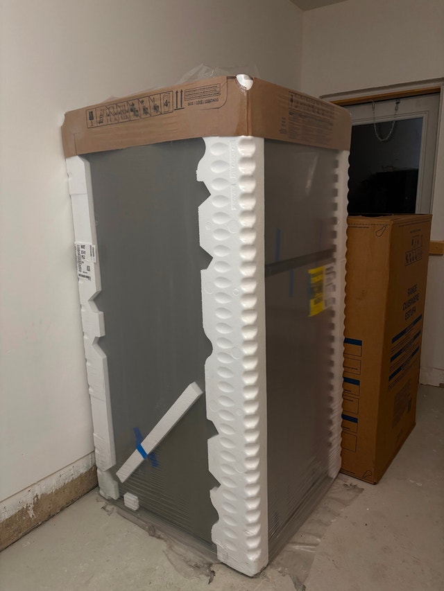 30” Whirlpool Refrigerator Brand New - photo 5