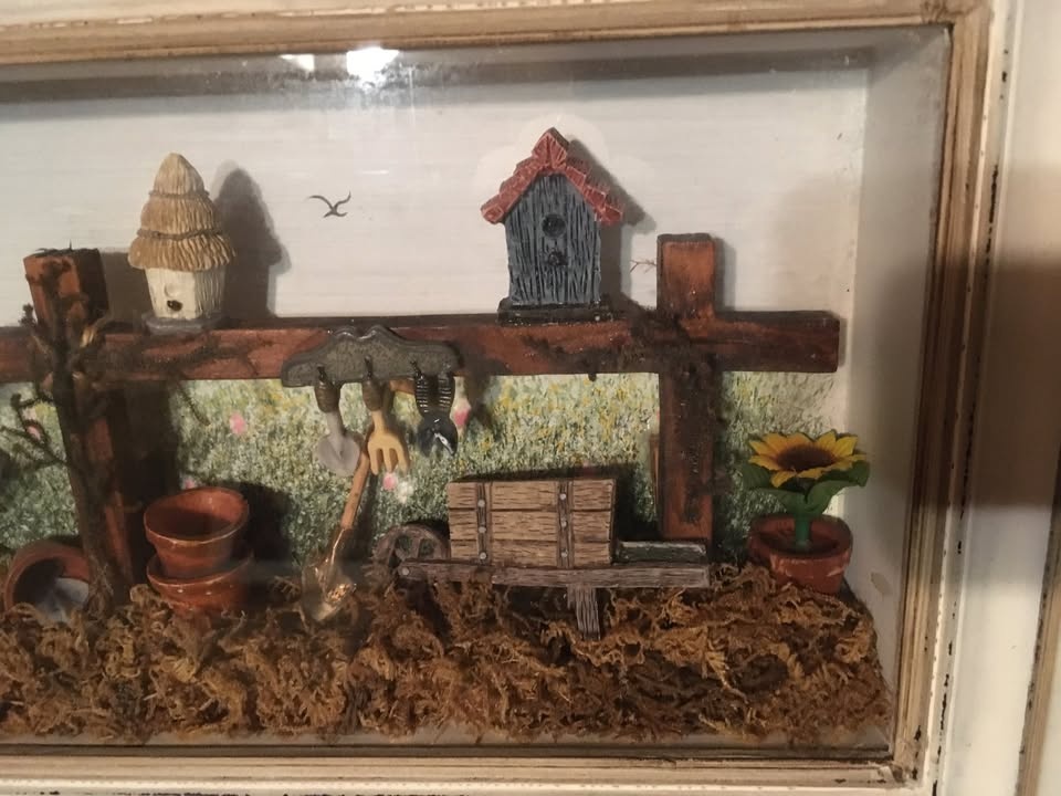 VINTAGE GARDEN SHADOW BOX DIORAMA – MINIATURE SPRING SCENE - photo 2