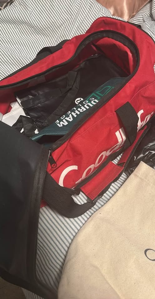 Mixed Bag Lot - Sephora, Garage, KÖV Essentials, Durham College, - photo 2