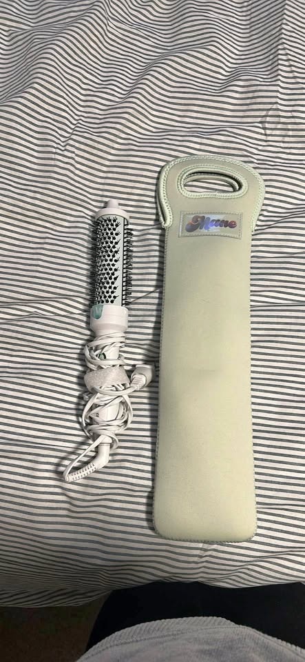 Mane Medium Hot Thermal Round Brush and Case