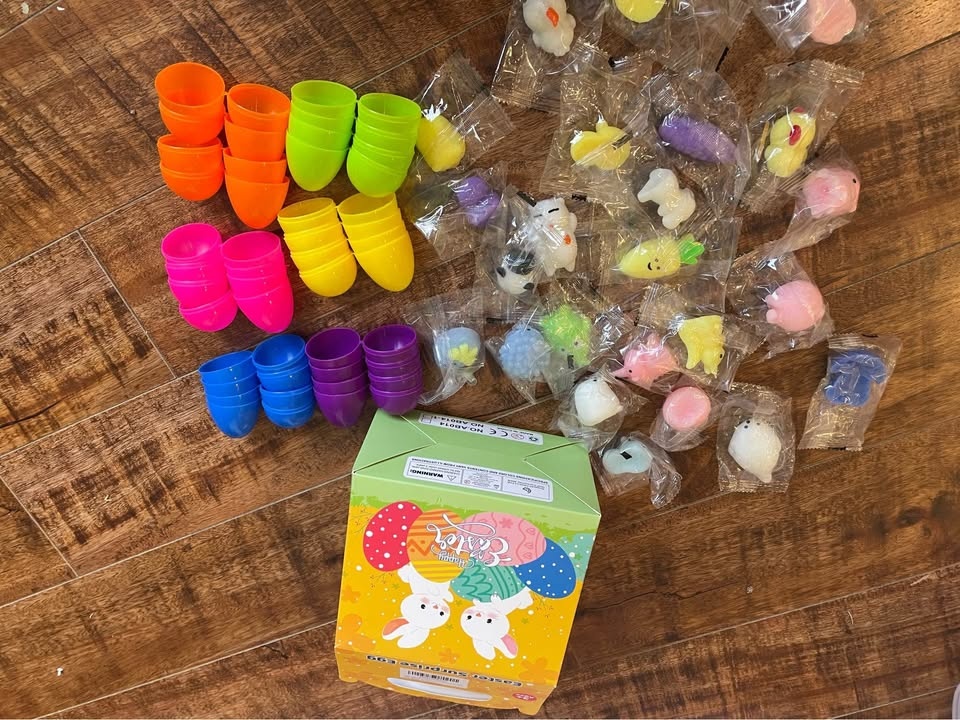 New Easter Egg Set with 24 Eggs & Squeeze Toys