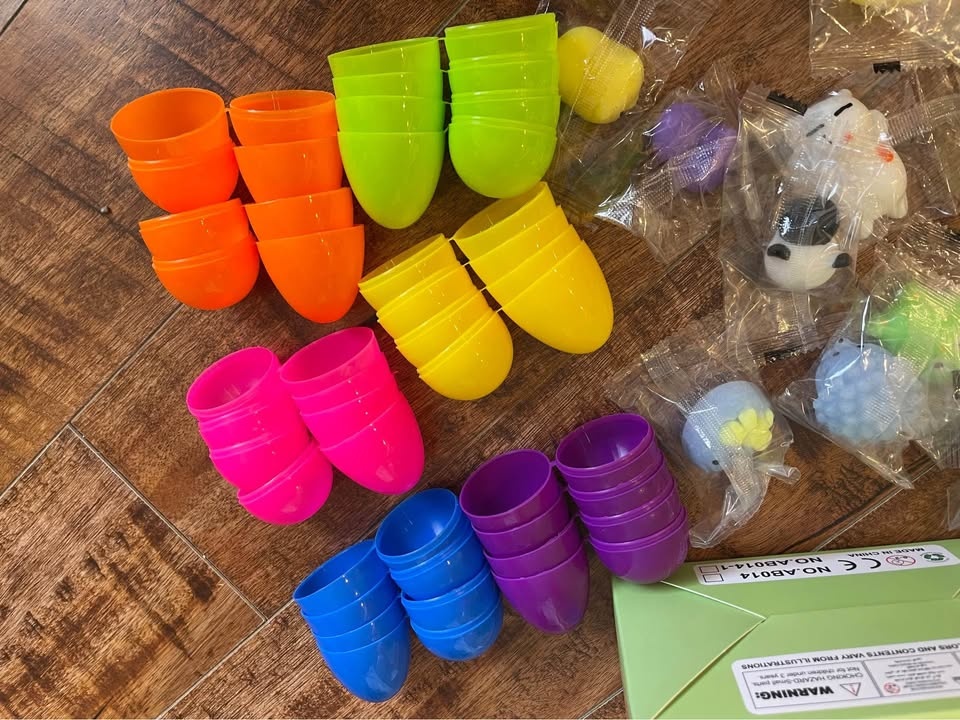 New Easter Egg Set with 24 Eggs & Squeeze Toys - photo 3