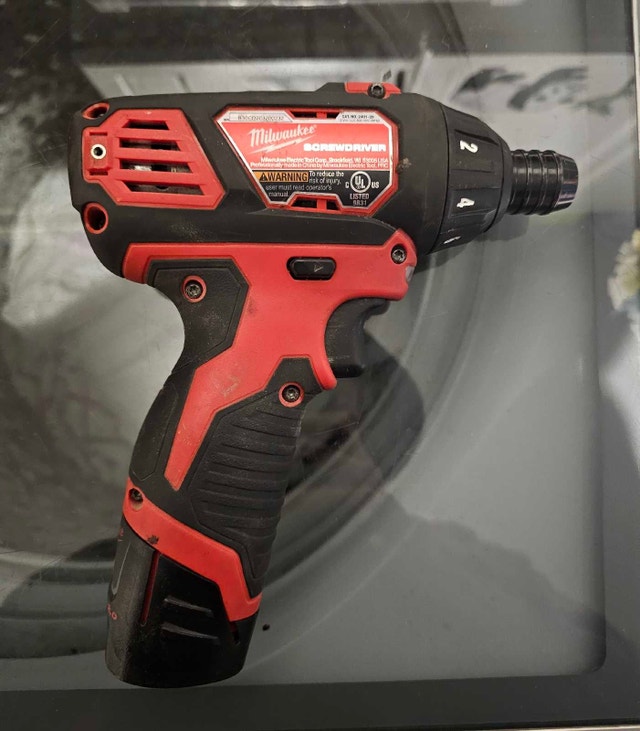 Milwaukee M12 Drill/Driver Kit - photo 4