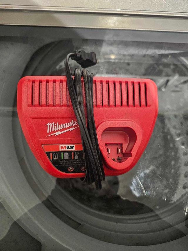 Milwaukee M12 Drill/Driver Kit - photo 5
