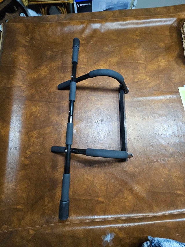 Pull up bar