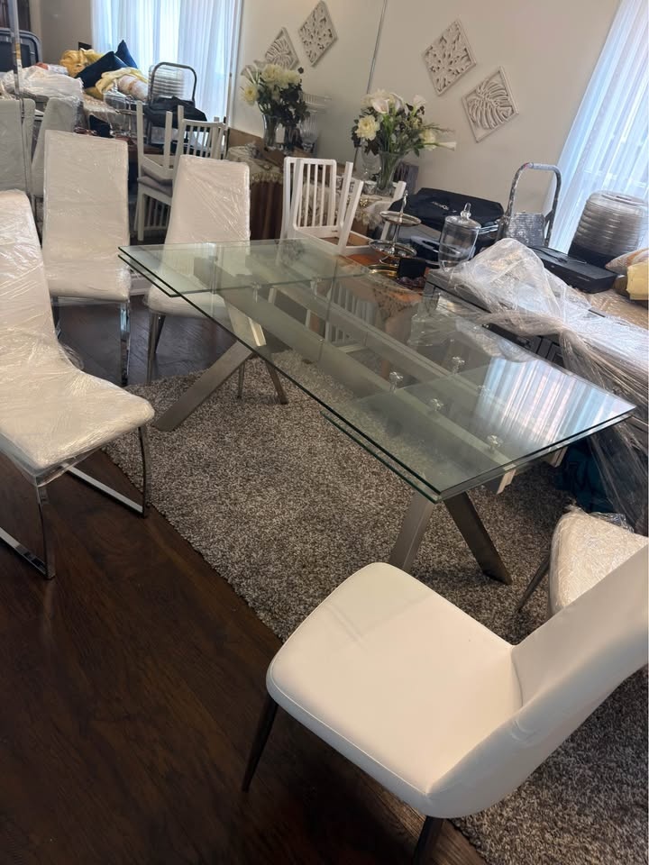 Glass Expandable Dining Table w/ 6 White Leather Chairs - photo 4