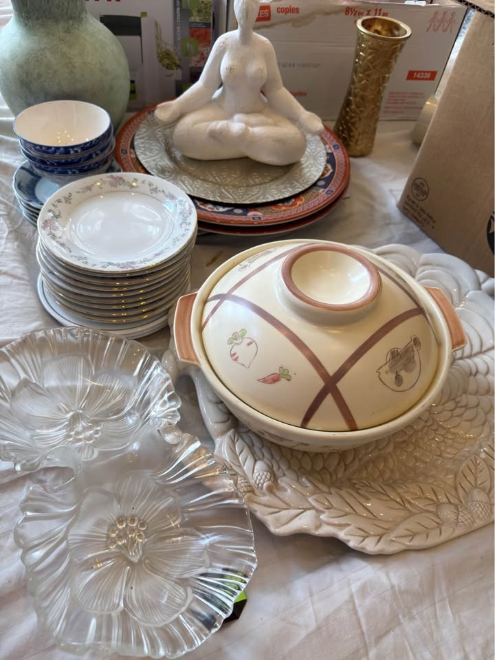 Various kitchen supplies and home decor (everything for $50) - photo 3