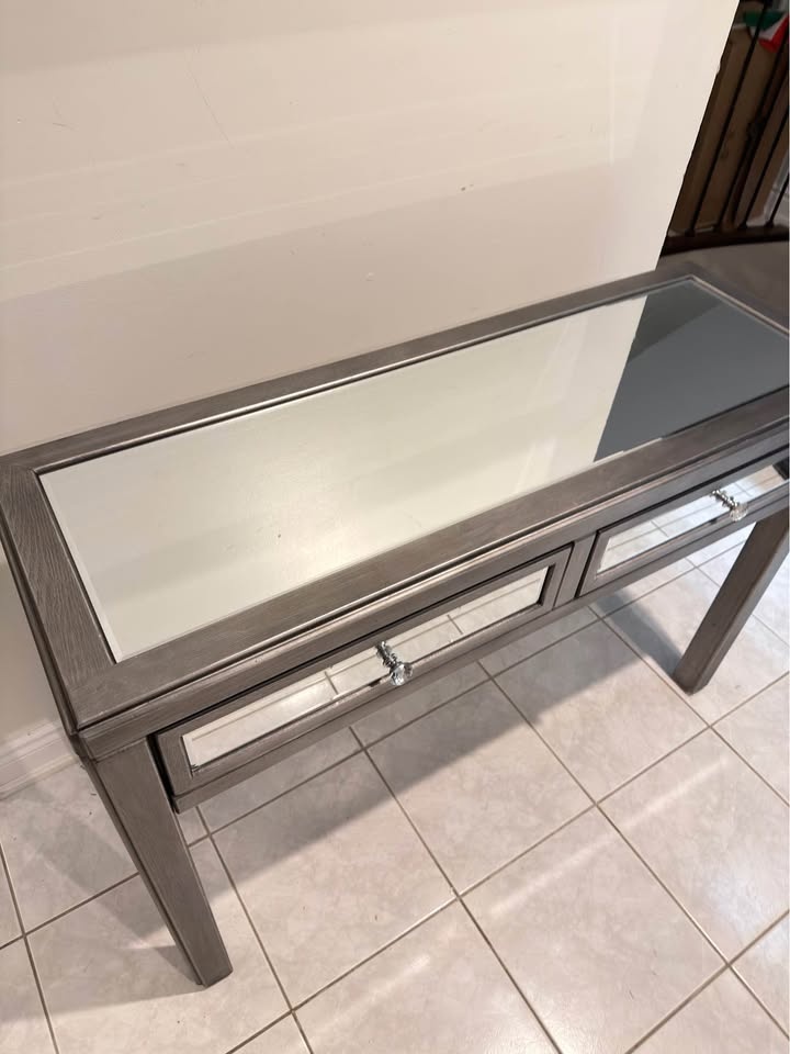 Console from Bouclair (Retail $375) - photo 2