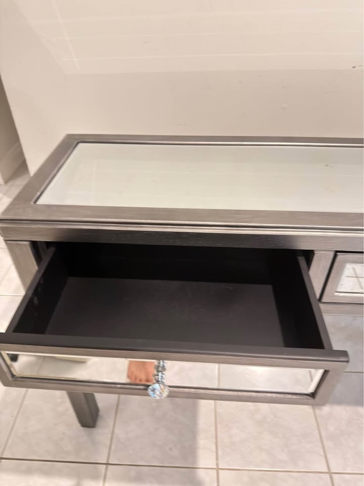 Console from Bouclair (Retail $375) - photo 3