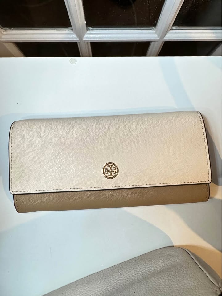 TB Purse/ clutch (authentic) very good condition