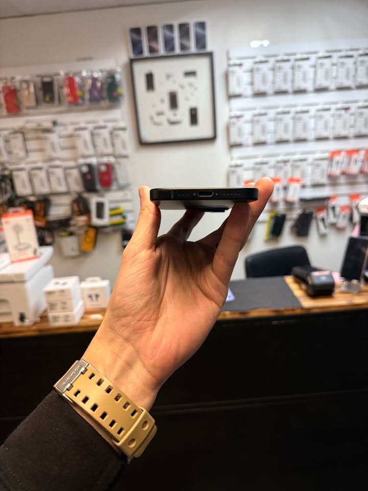  iPhone 15 128 gb Unlocked  - photo 2