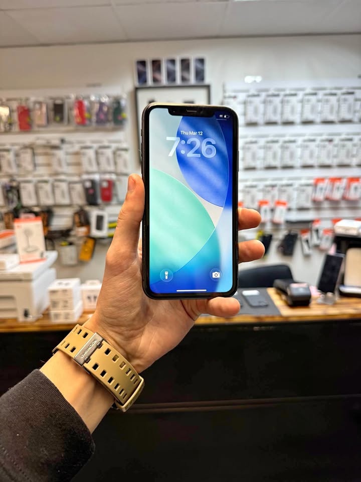  iPhone 11 64GB Unlocked 