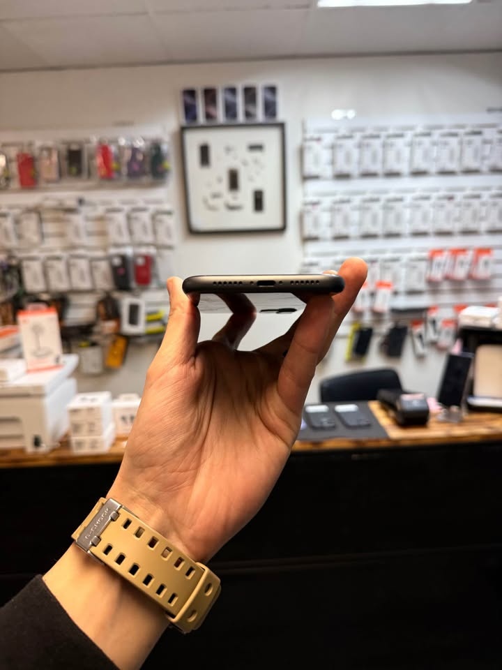  iPhone 11 64GB Unlocked  - photo 2