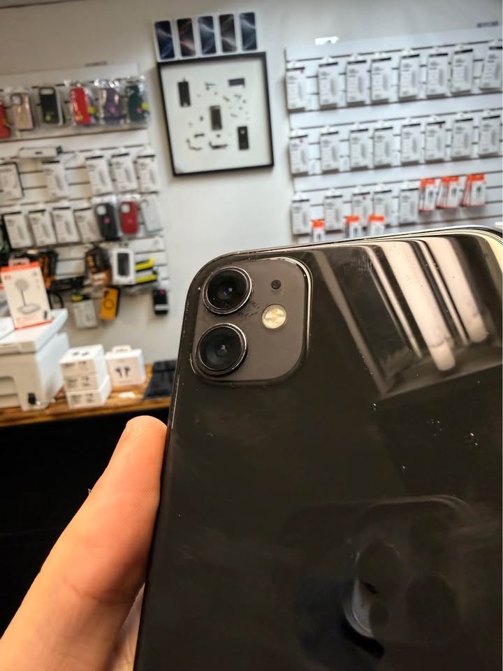  iPhone 11 64GB Unlocked  - photo 4