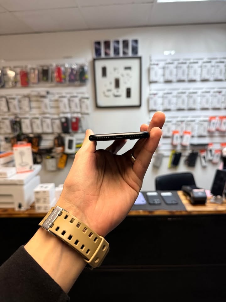  iPhone SE 3gen 128gb Unlocked  - photo 2