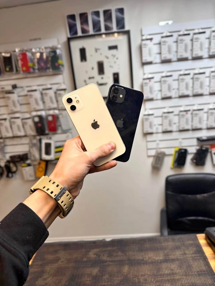 iPhone 12 64GB Unlocked - 100% Battery