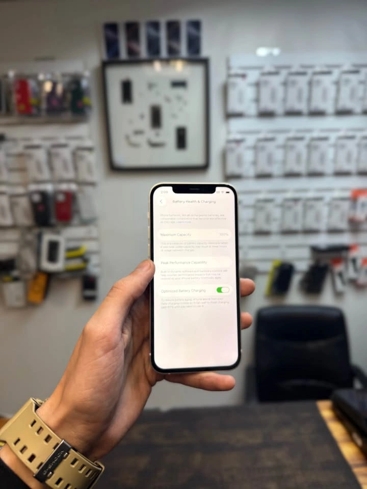 iPhone 12 64GB Unlocked - 100% Battery - photo 3