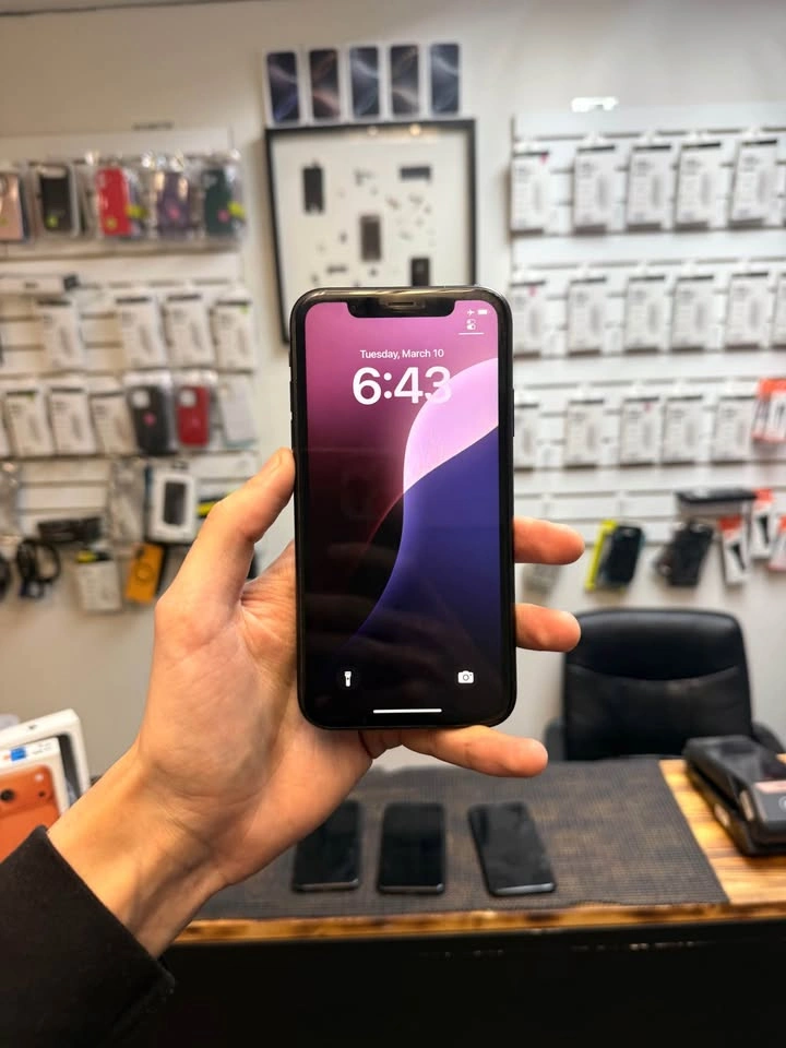 iPhone XR 64GB Unlocked 100% Battery - photo 2