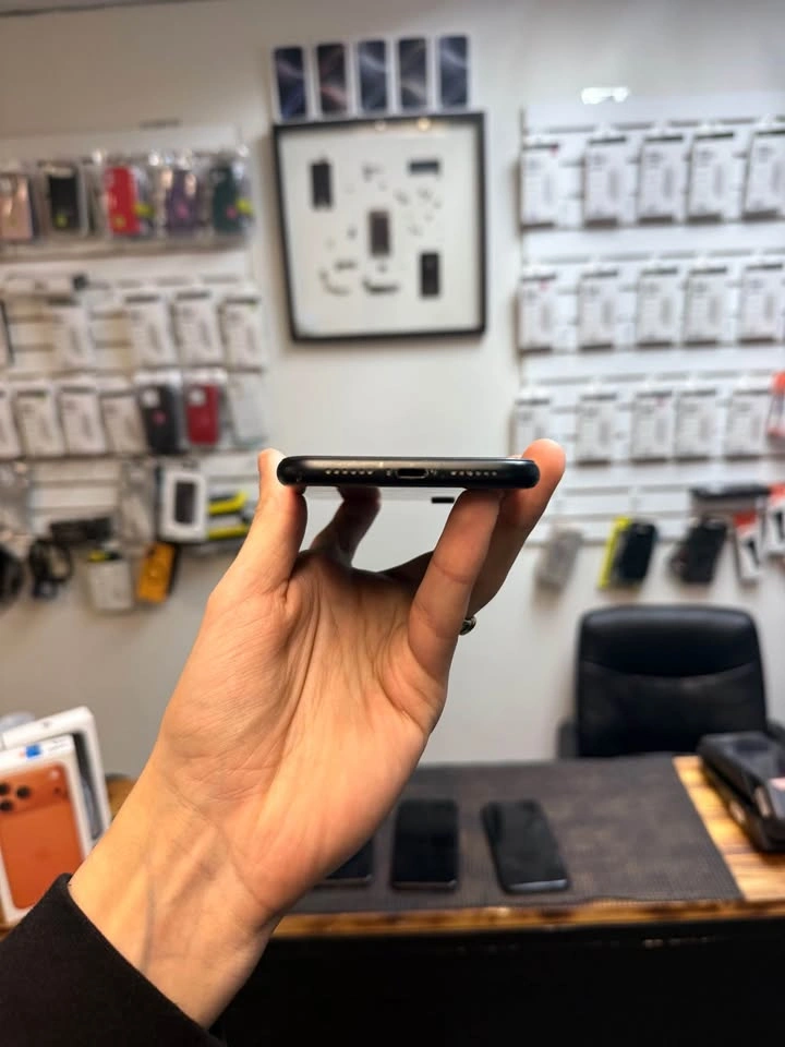 iPhone XR 64GB Unlocked 100% Battery - photo 3
