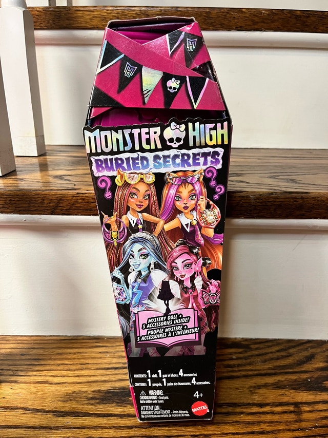 Monster High Buried Secrets Mystery Doll