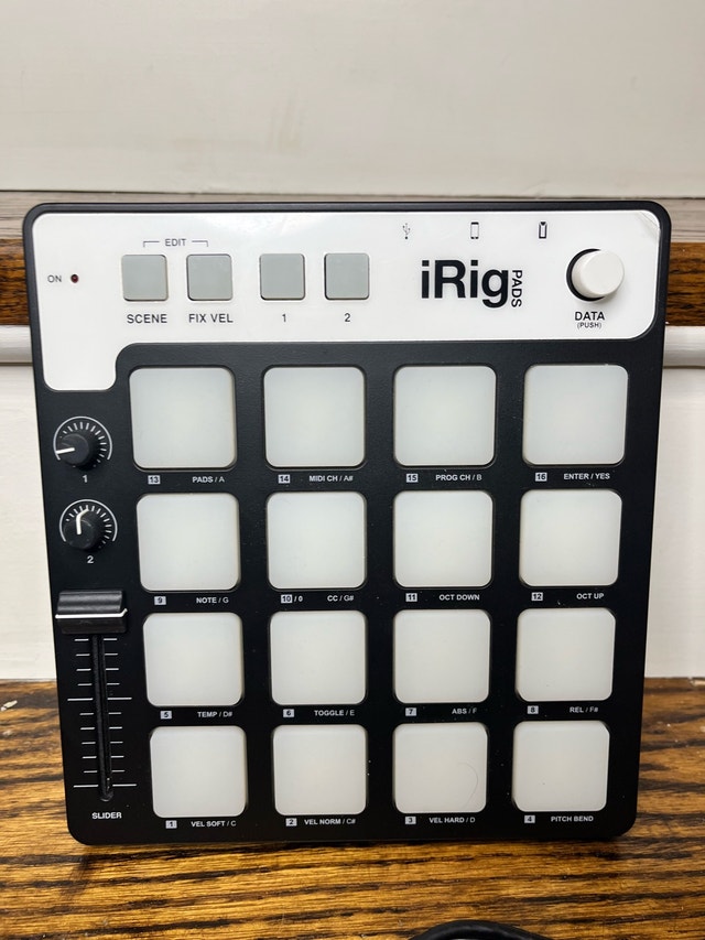 IK Multimedia iRig Pads MIDI Controller - photo 2