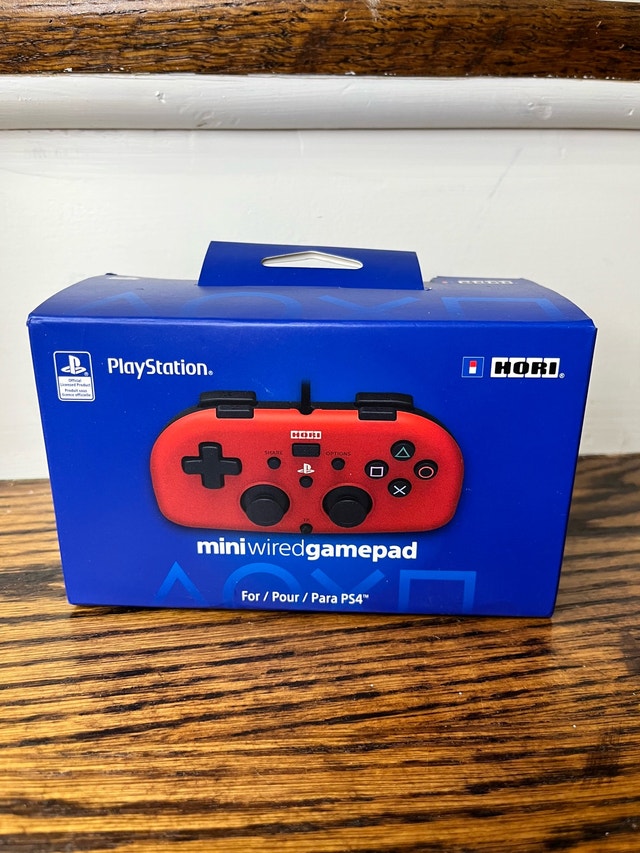 HORI Mini Wired Gamepad in Red Brand New