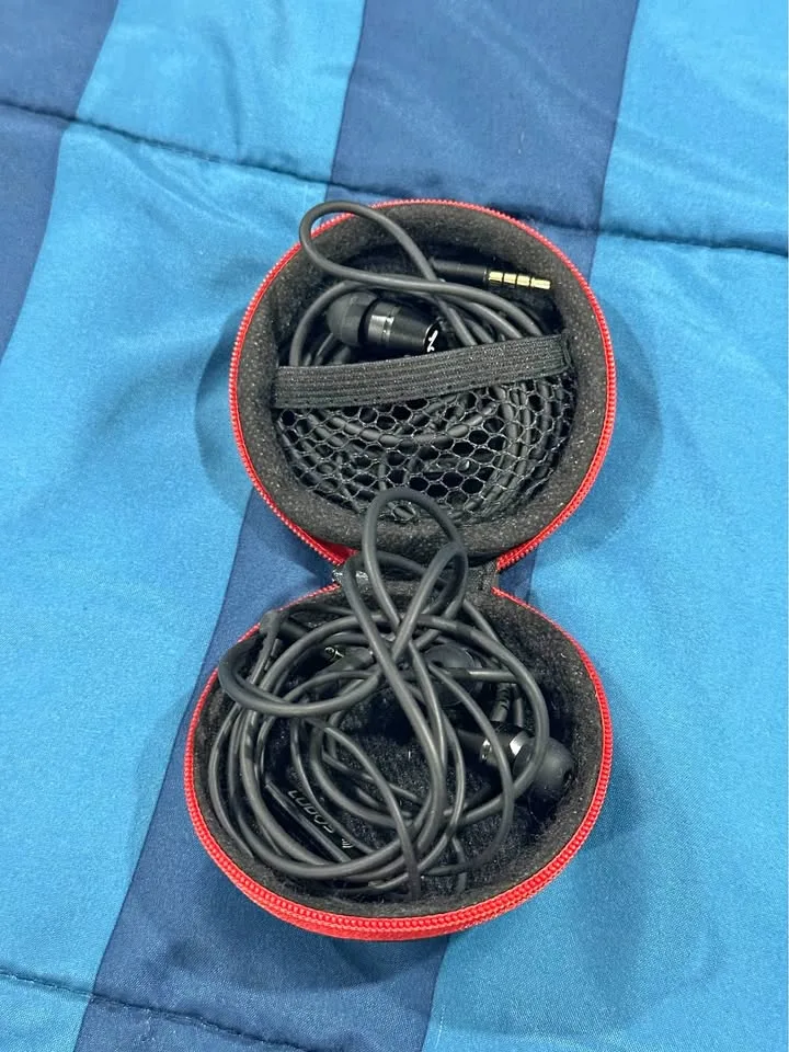 Wired Earbuds thumbnail