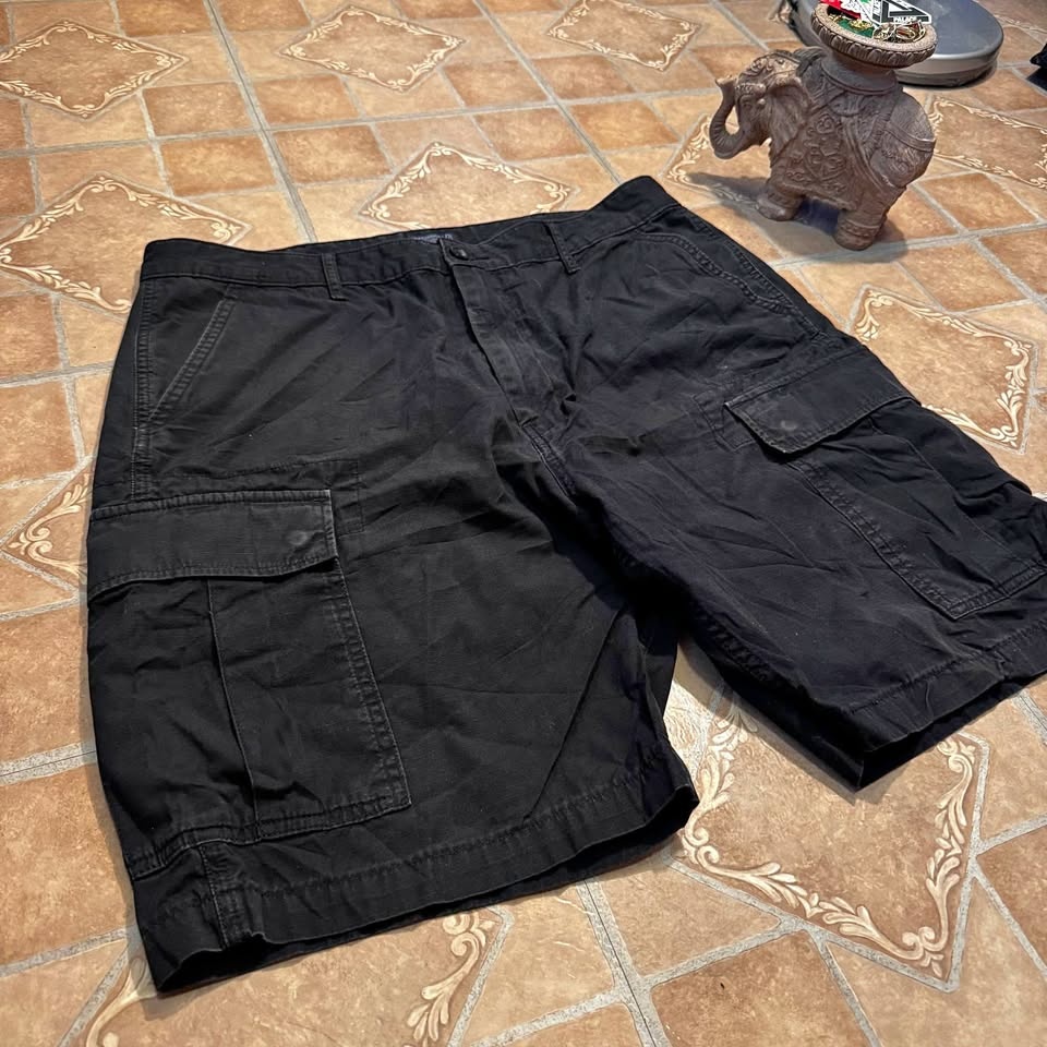 Y2K Levi’s Cargo Shorts - Black (Two Horse Brand) W36