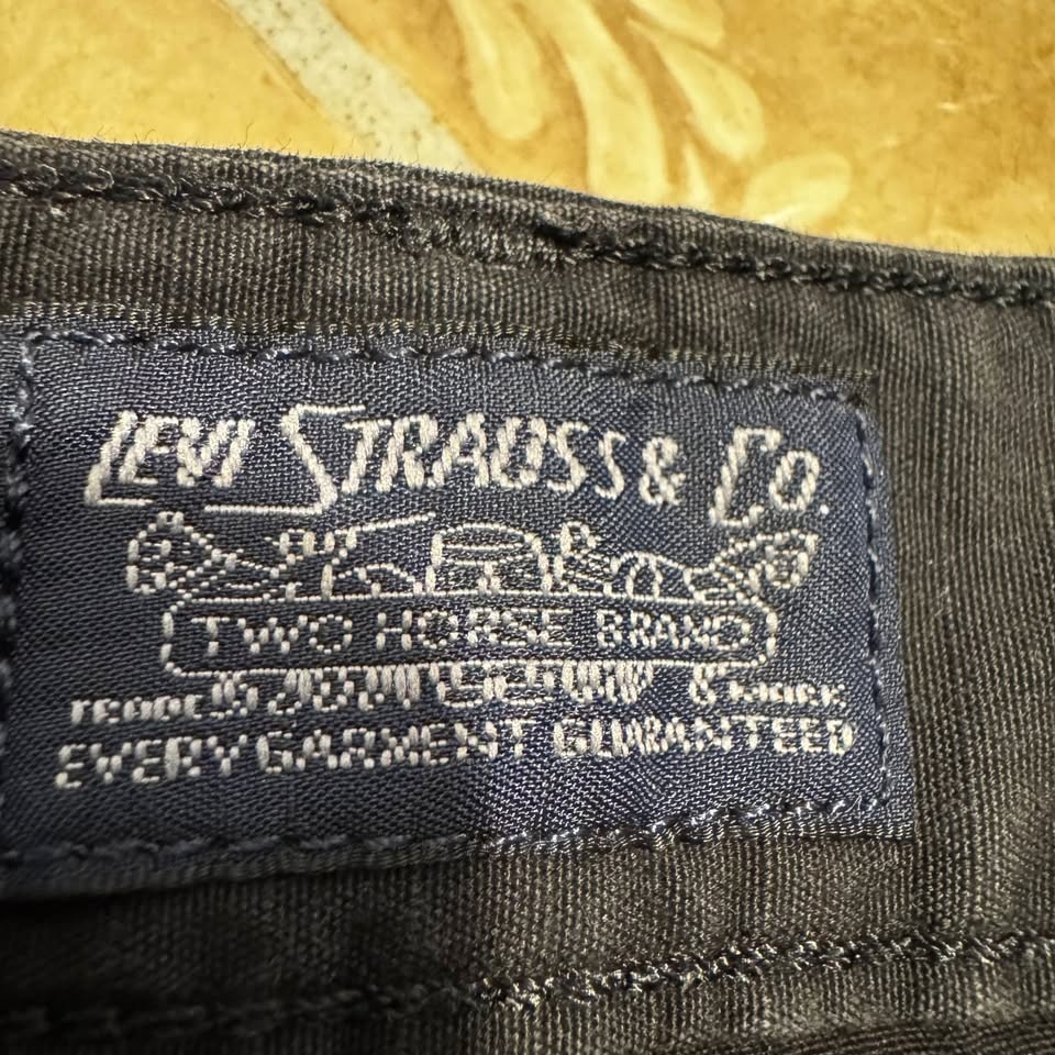 Y2K Levi’s Cargo Shorts - Black (Two Horse Brand) W36 - photo 2