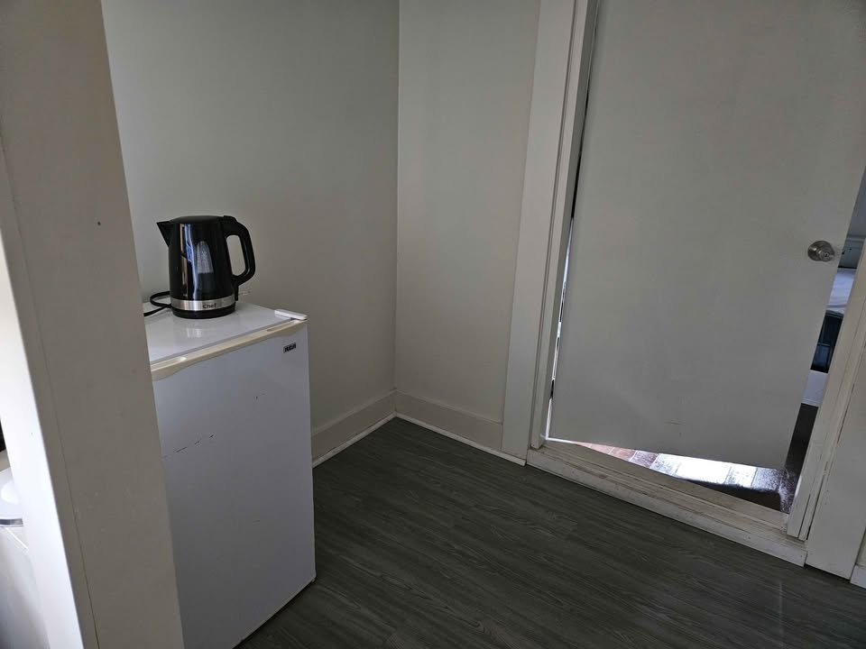 Private room for summer sublet - photo 4