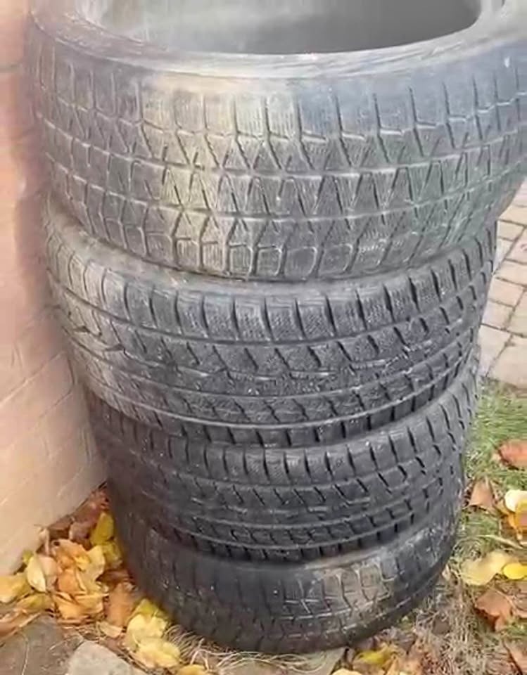 Bridgestone Blizzak 225/45R18 Winter Tires -Set of 4