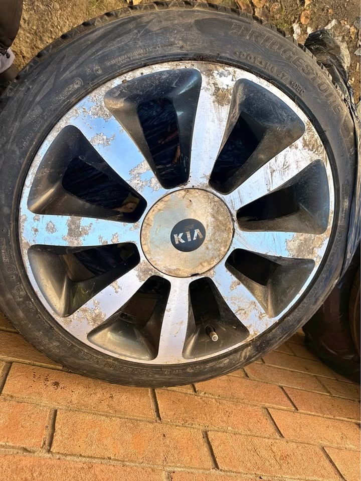 Kia Blizzak Winter Tires with Rims - 225/45R18 - Set of 4