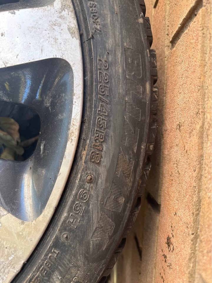 Kia Blizzak Winter Tires with Rims - 225/45R18 - Set of 4 - photo 2